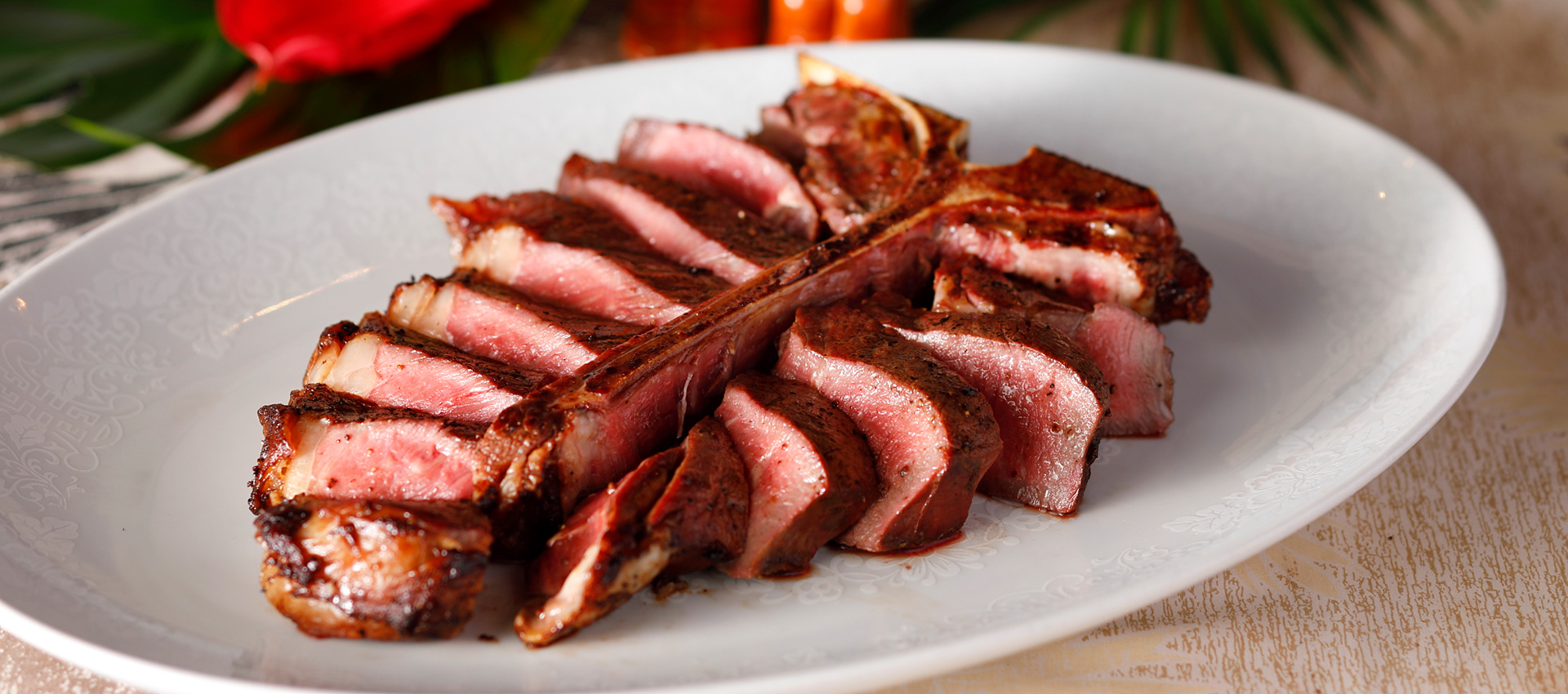 Tボーンステーキ