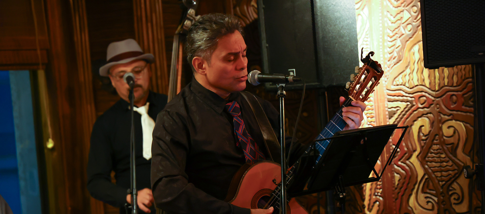 LIVE MUSIC